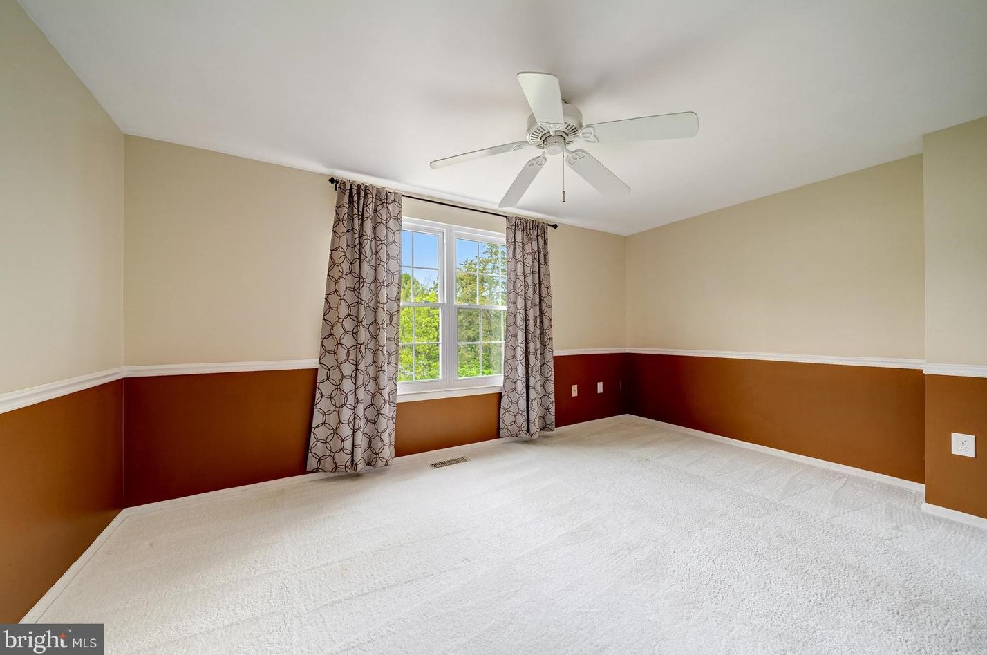 34 Quincy Ct, Dulles VA  20165-5753 exterior