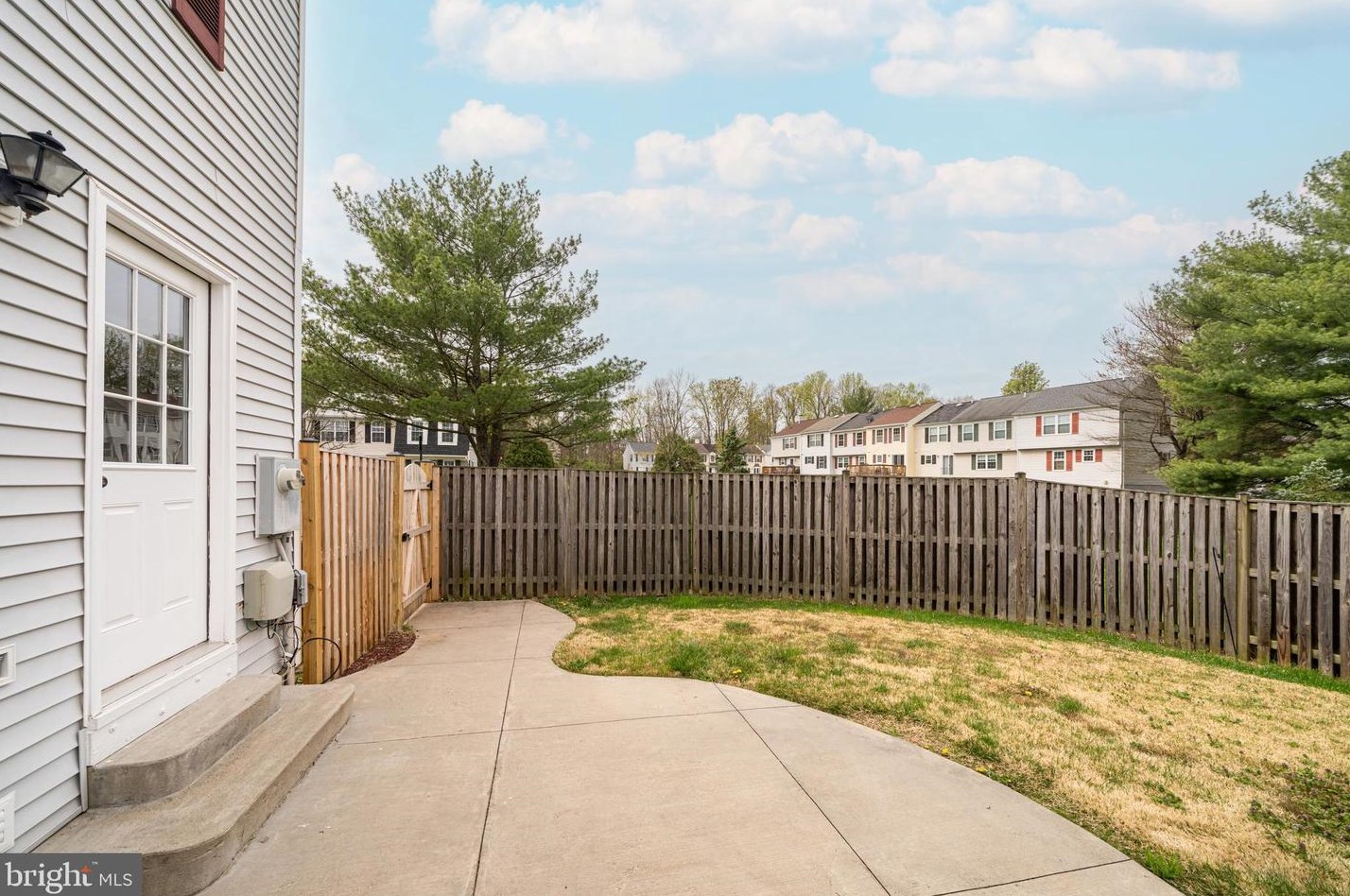 34 Quincy Ct, Dulles VA  20165-5753 exterior
