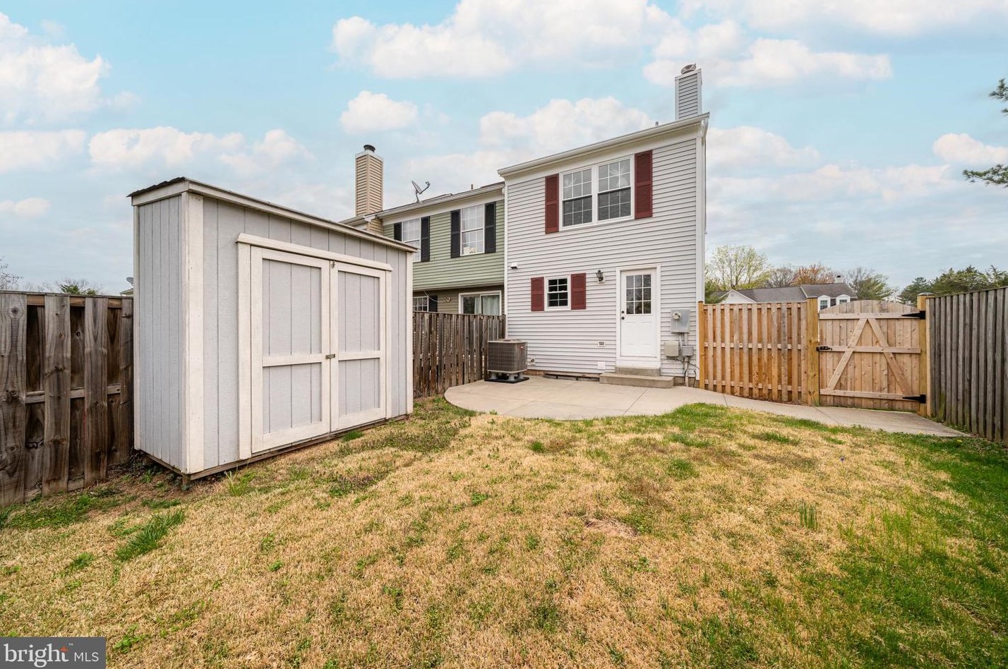 34 Quincy Ct, Dulles VA  20165-5753 exterior