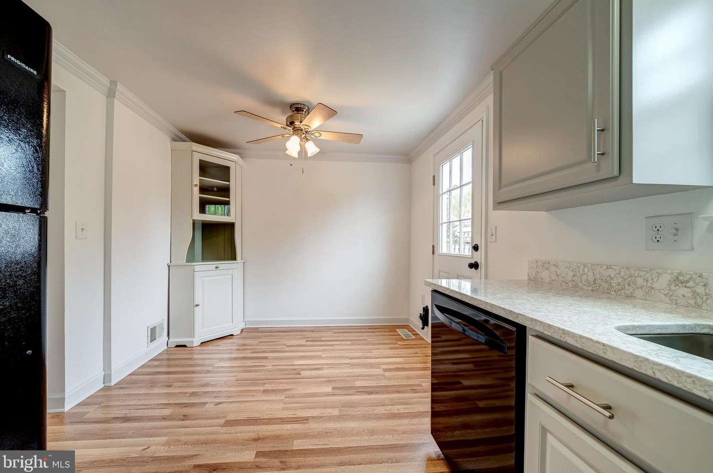 34 Quincy Ct, Dulles VA  20165-5753 exterior