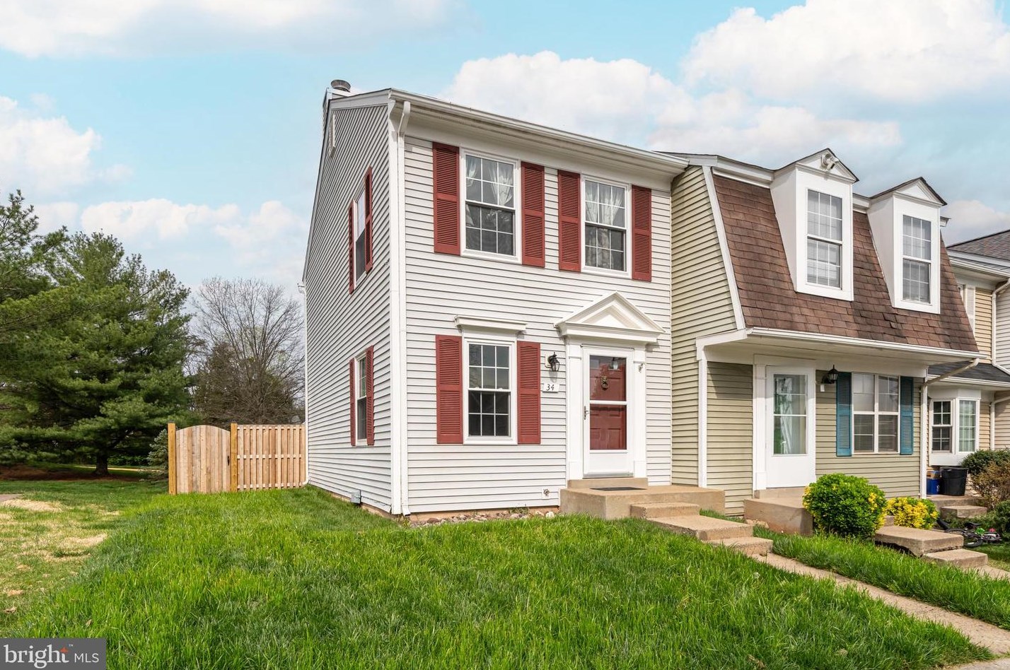 34 Quincy Ct, Dulles VA  20165-5753 exterior