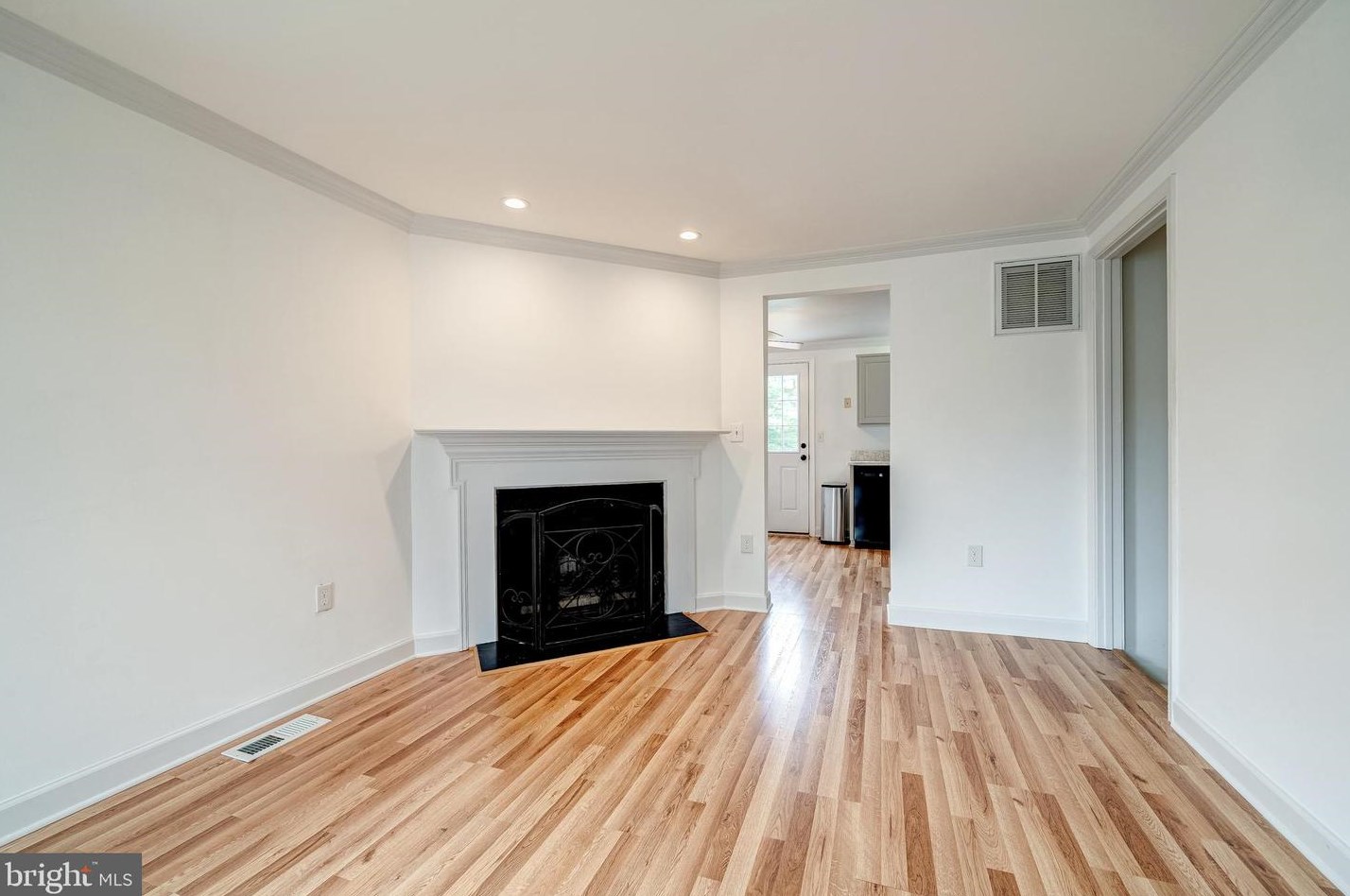 34 Quincy Ct, Dulles VA  20165-5753 exterior