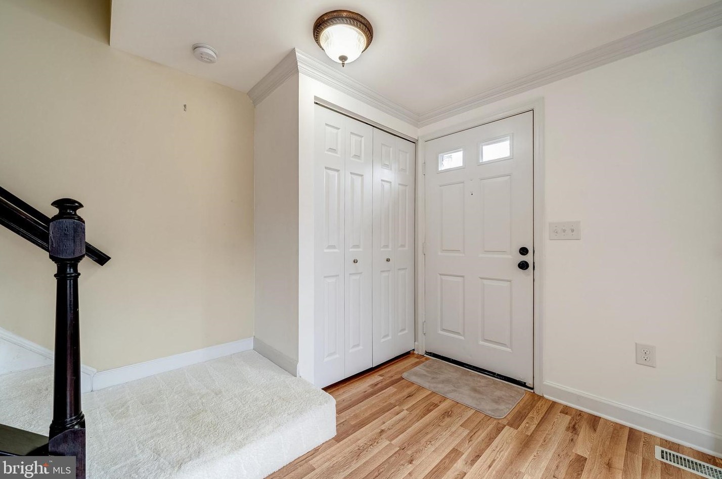 34 Quincy Ct, Dulles VA  20165-5753 exterior