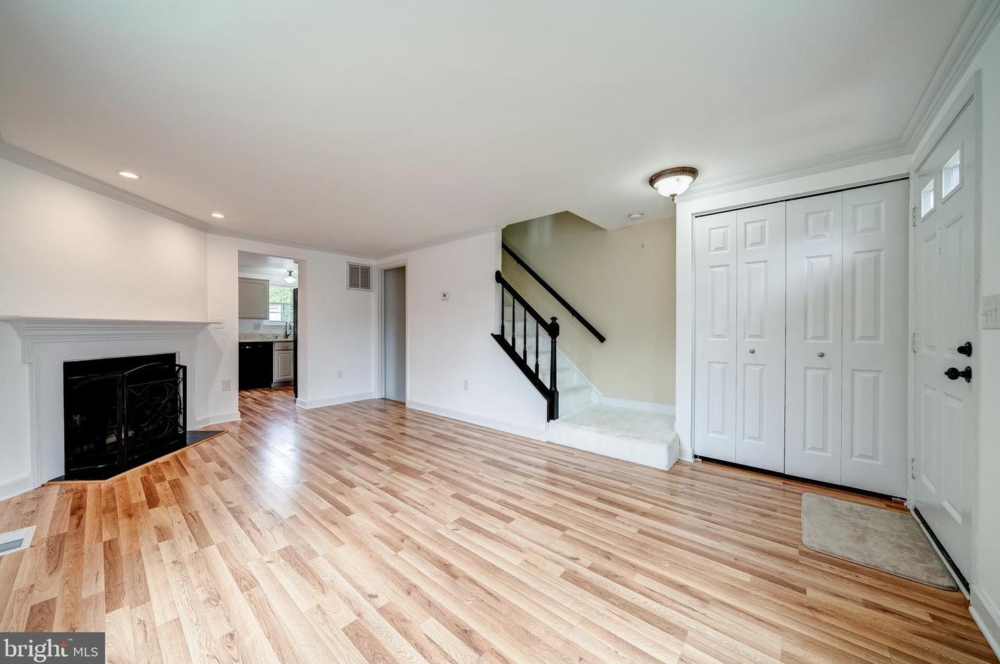 34 Quincy Ct, Dulles VA  20165-5753 exterior