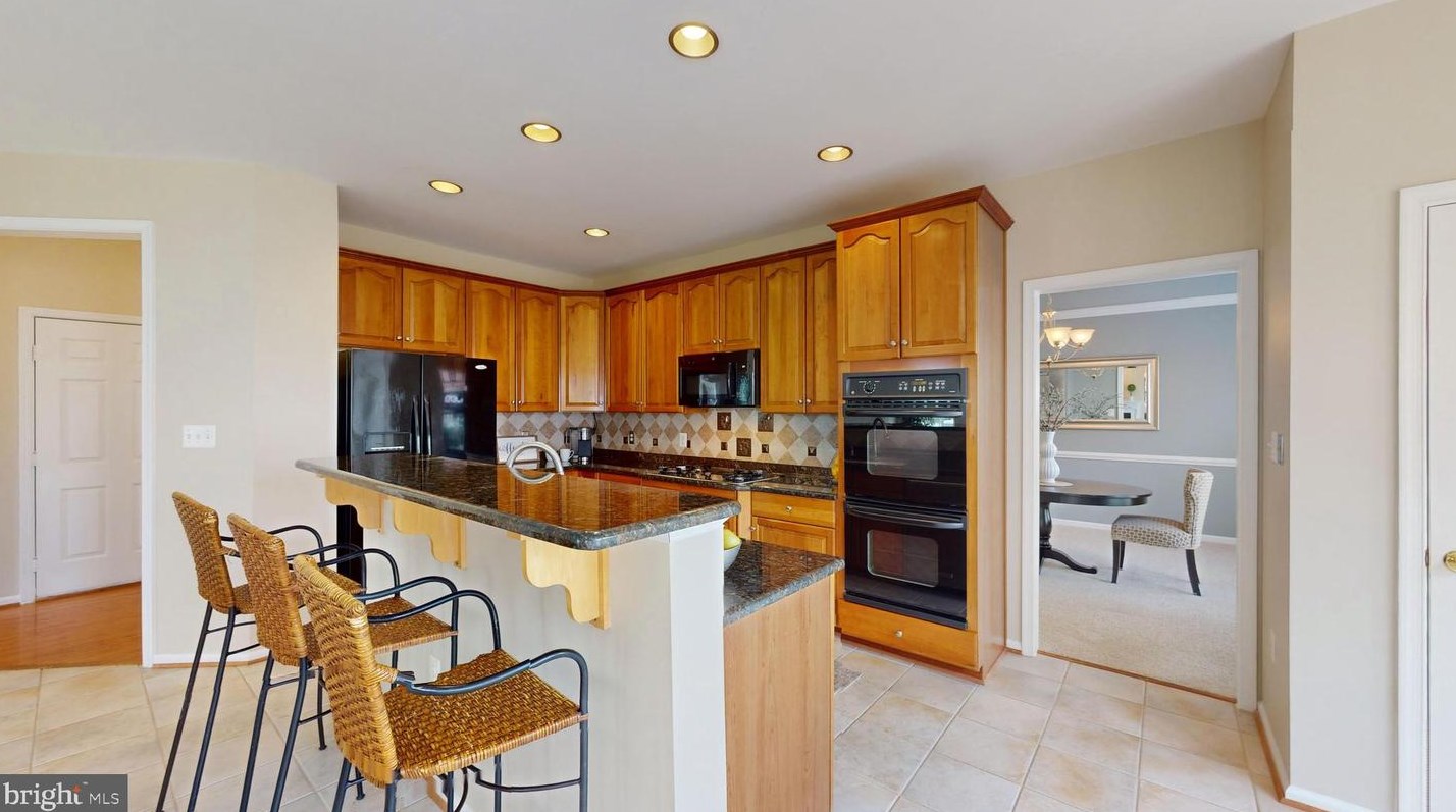 47680 Leechecker Ct, Dulles VA exterior