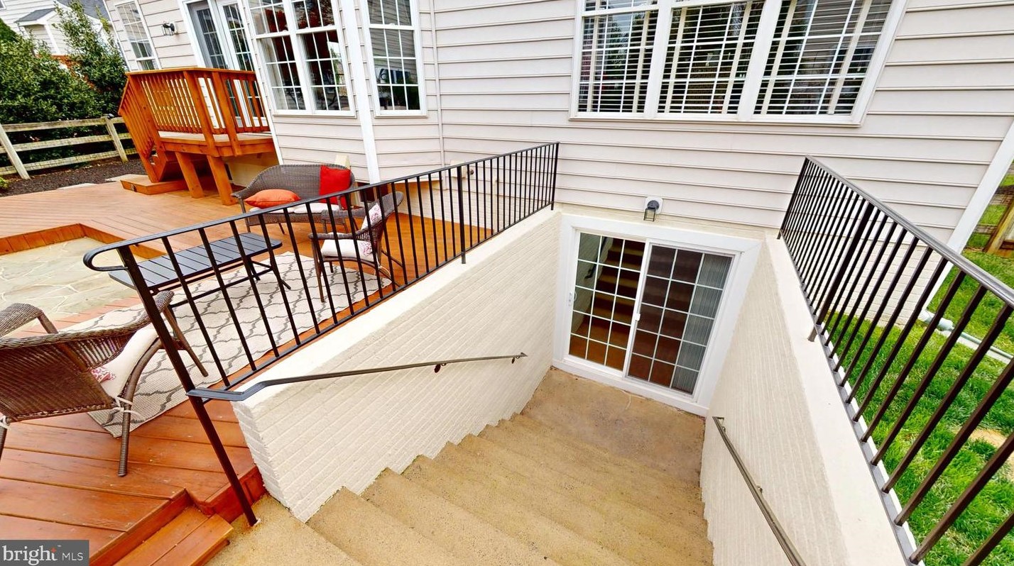 47680 Leechecker Ct, Dulles VA exterior