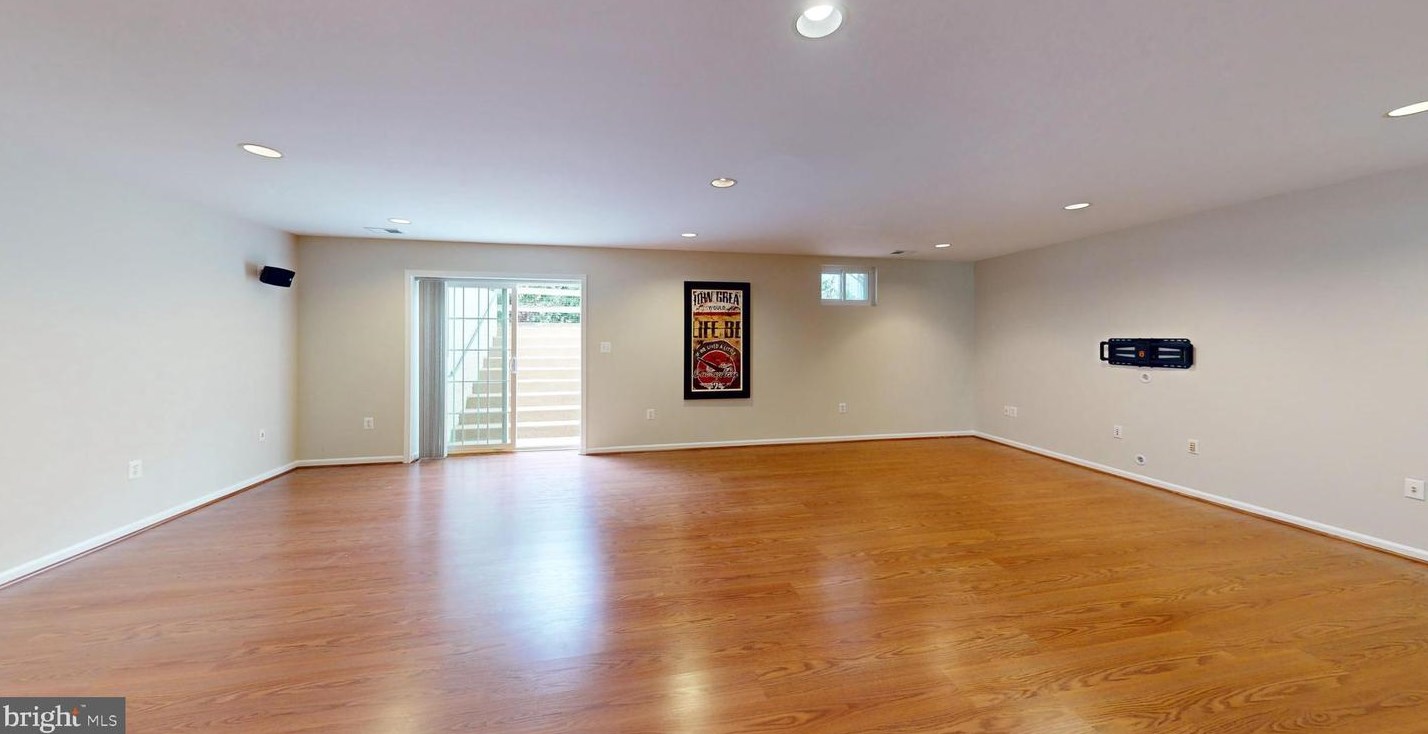 47680 Leechecker Ct, Dulles VA exterior