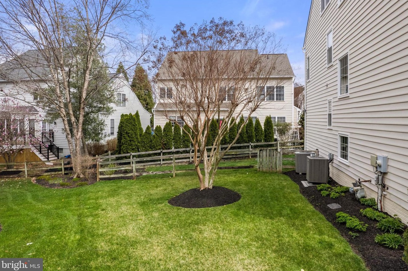 47680 Leechecker Ct, Dulles VA exterior