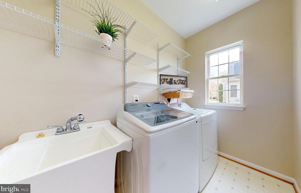 47680 Leechecker Ct, Dulles VA exterior