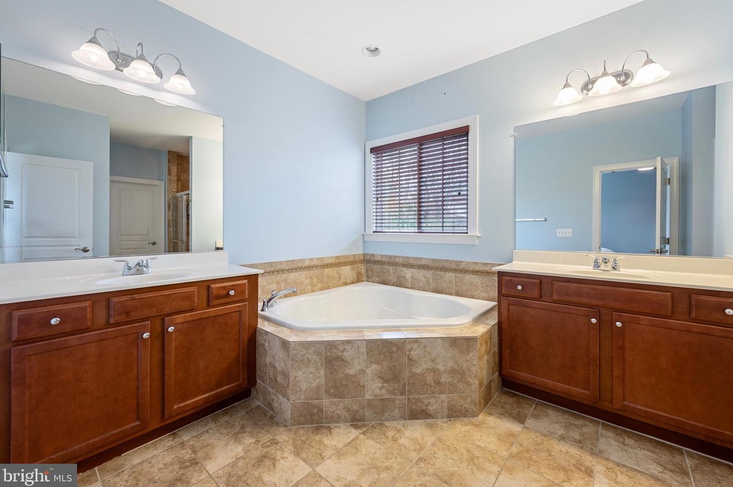 42041 Glynn Tarra Pl, Leesburg VA  20176-5477 exterior