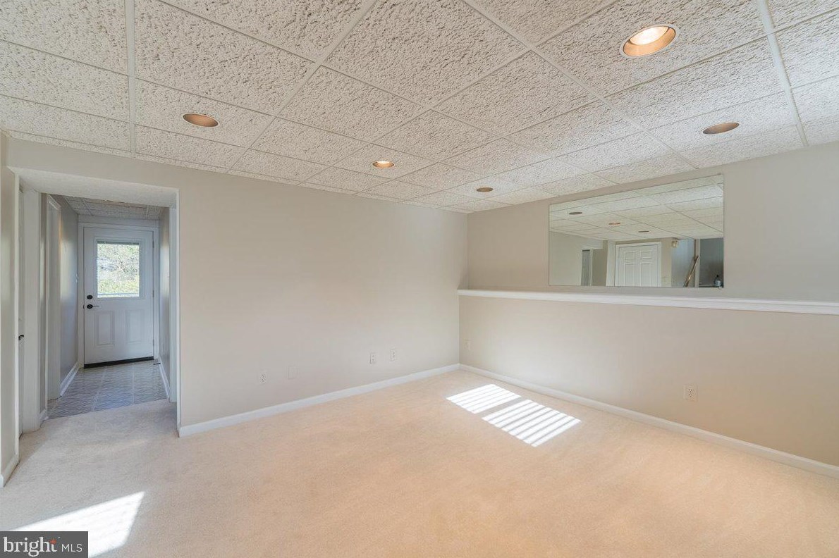 209 Amy Ct, Dulles VA  20164-1922 exterior
