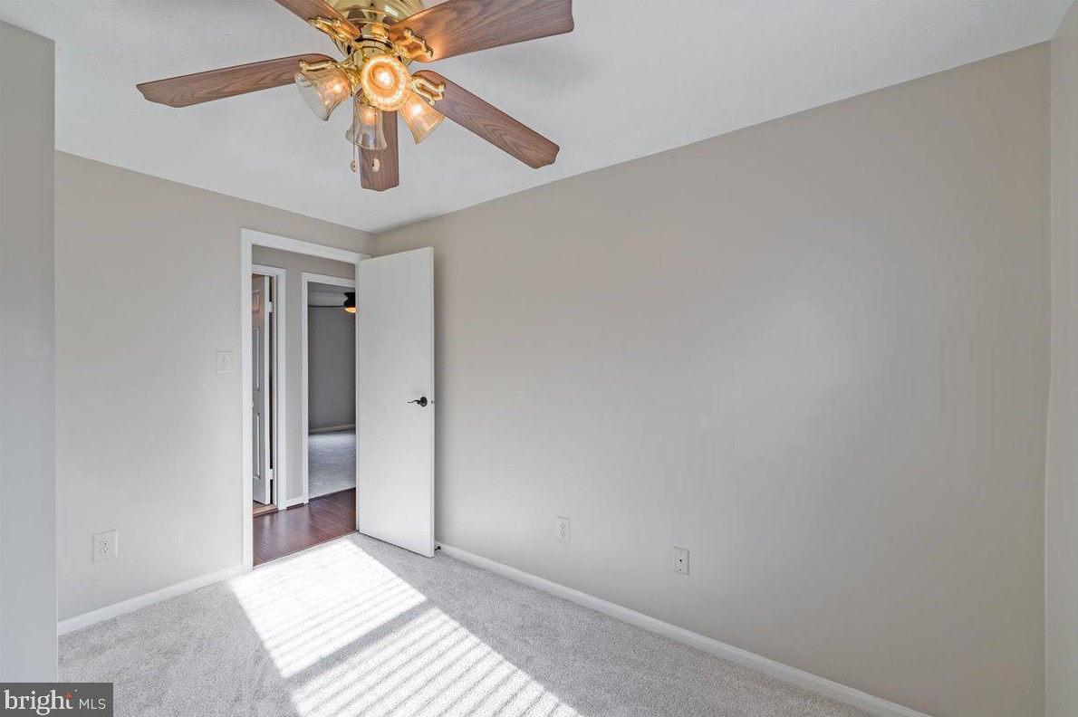 209 Amy Ct, Dulles VA  20164-1922 exterior
