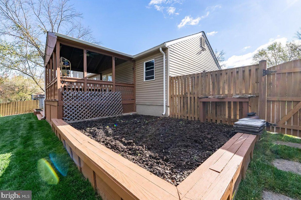 209 Amy Ct, Dulles VA  20164-1922 exterior
