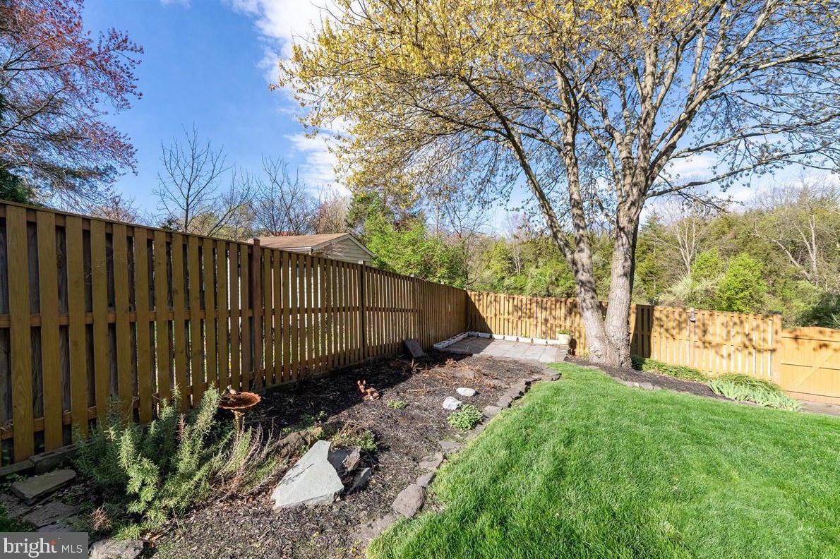 209 Amy Ct, Dulles VA  20164-1922 exterior