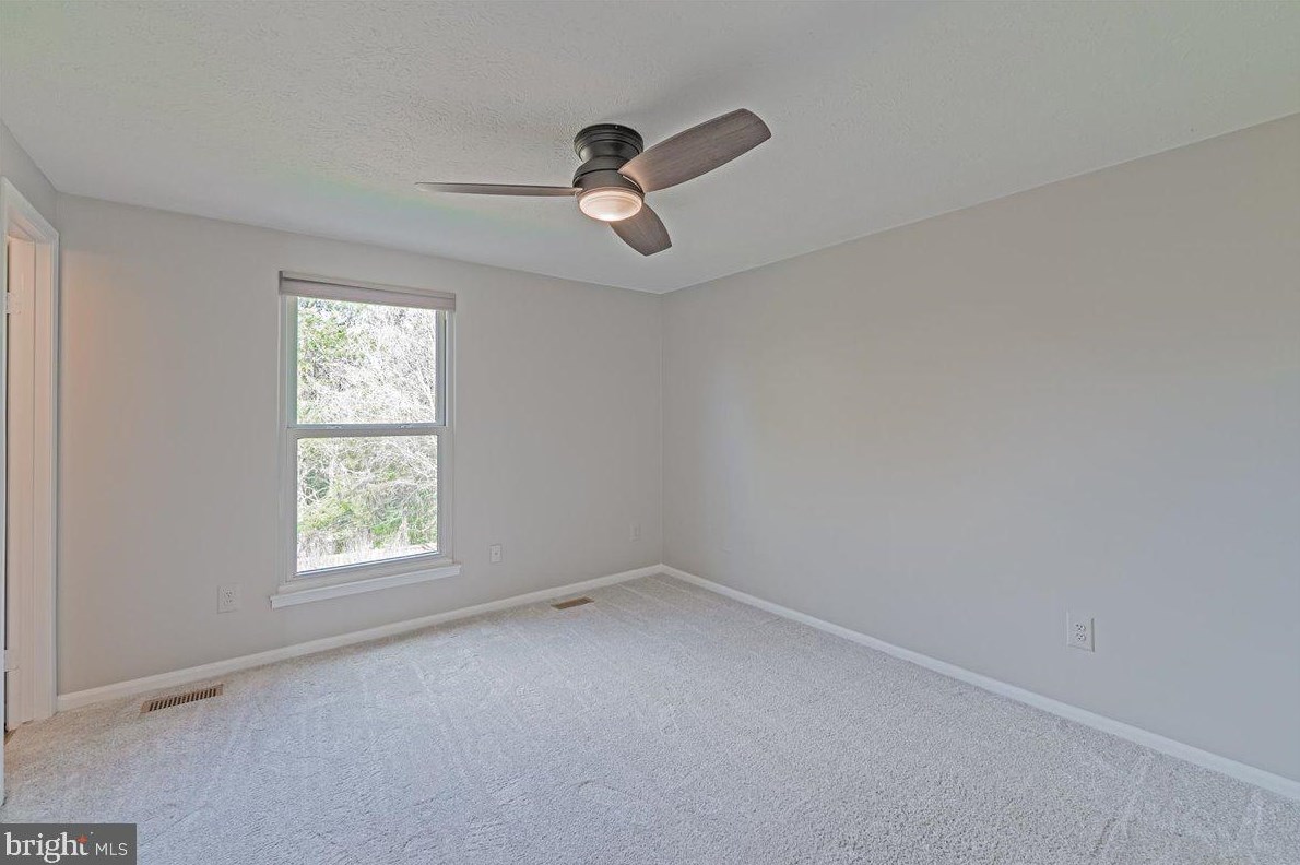 209 Amy Ct, Dulles VA  20164-1922 exterior