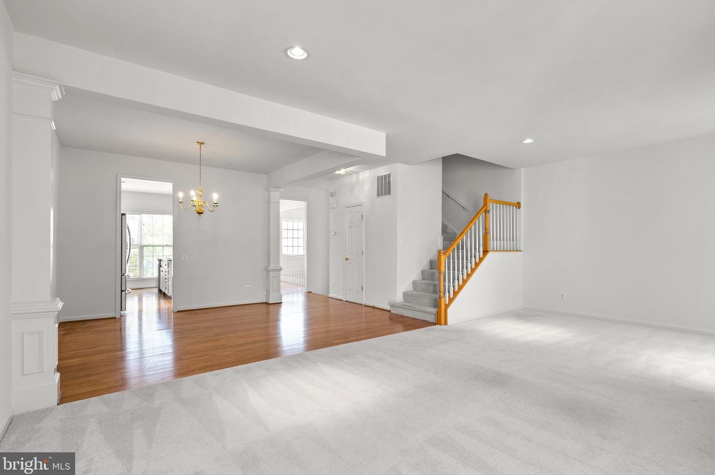 45811 Mountain Pine Sq, Dulles VA  20166-7220 exterior