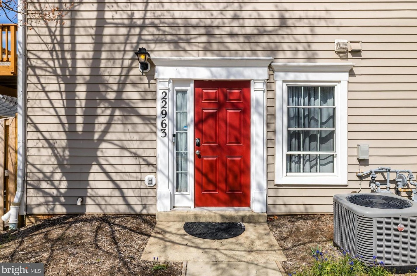22963 Whitehall Ter, Dulles VA  20166-9489 exterior