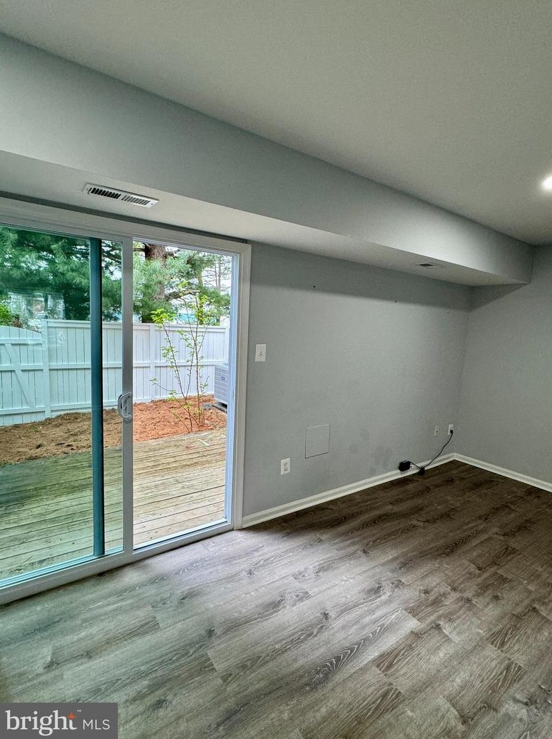 261 Coventry Sq, Dulles VA  20164-3255 exterior