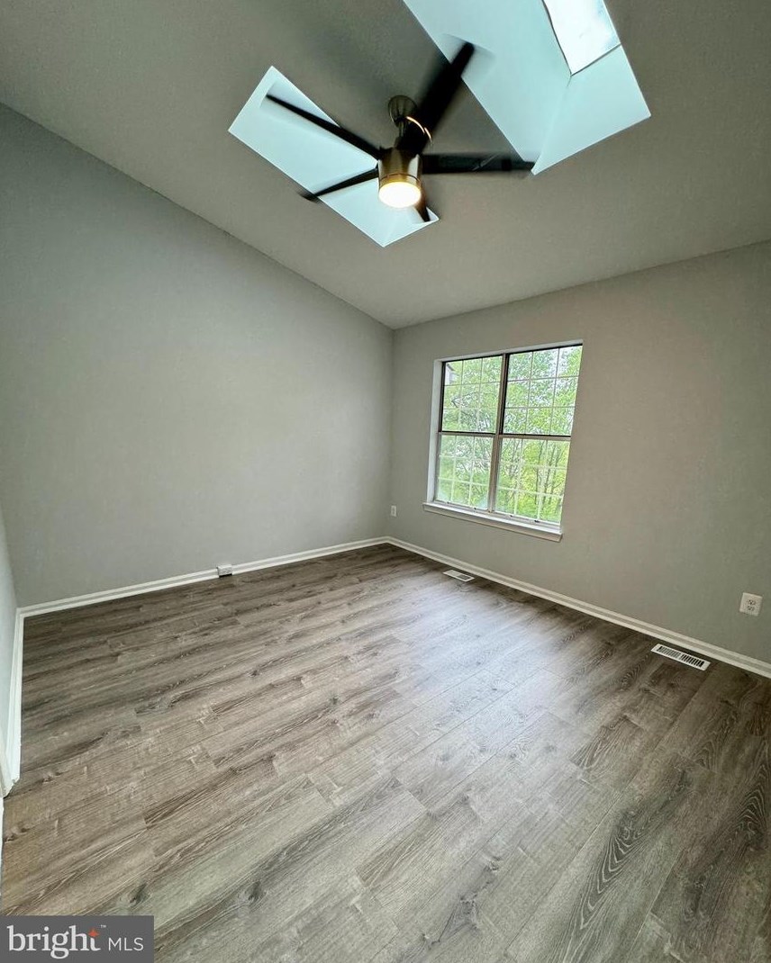 261 Coventry Sq, Dulles VA  20164-3255 exterior