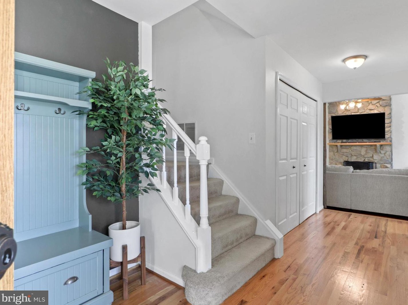 214 Primavera Cir, Dulles VA  20165-5835 exterior