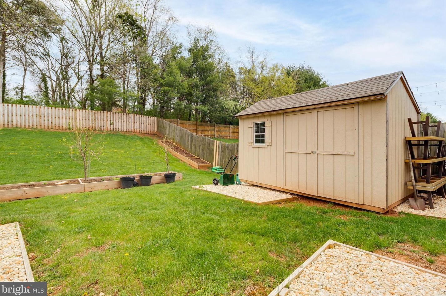 20616 Sutherlin Pl, Dulles VA  20165-8500 exterior
