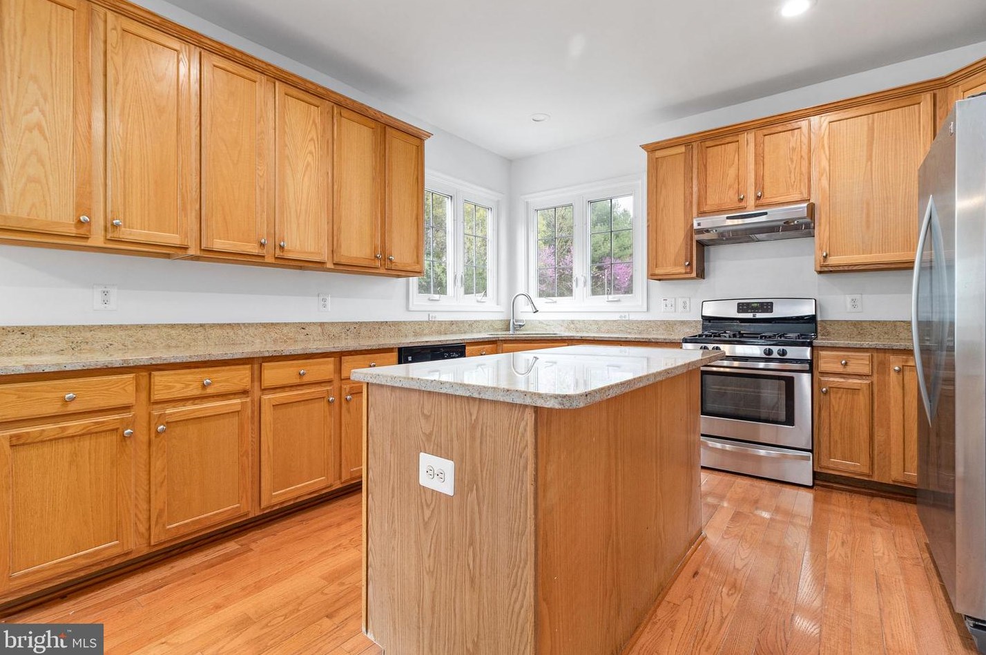 20616 Sutherlin Pl, Dulles VA  20165-8500 exterior