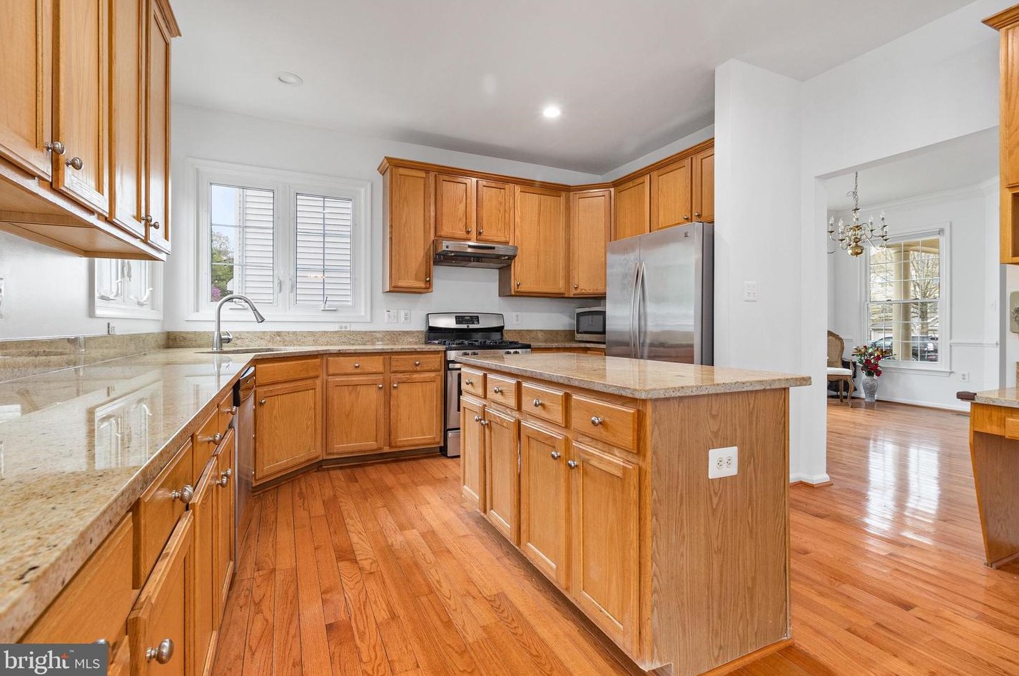20616 Sutherlin Pl, Dulles VA  20165-8500 exterior
