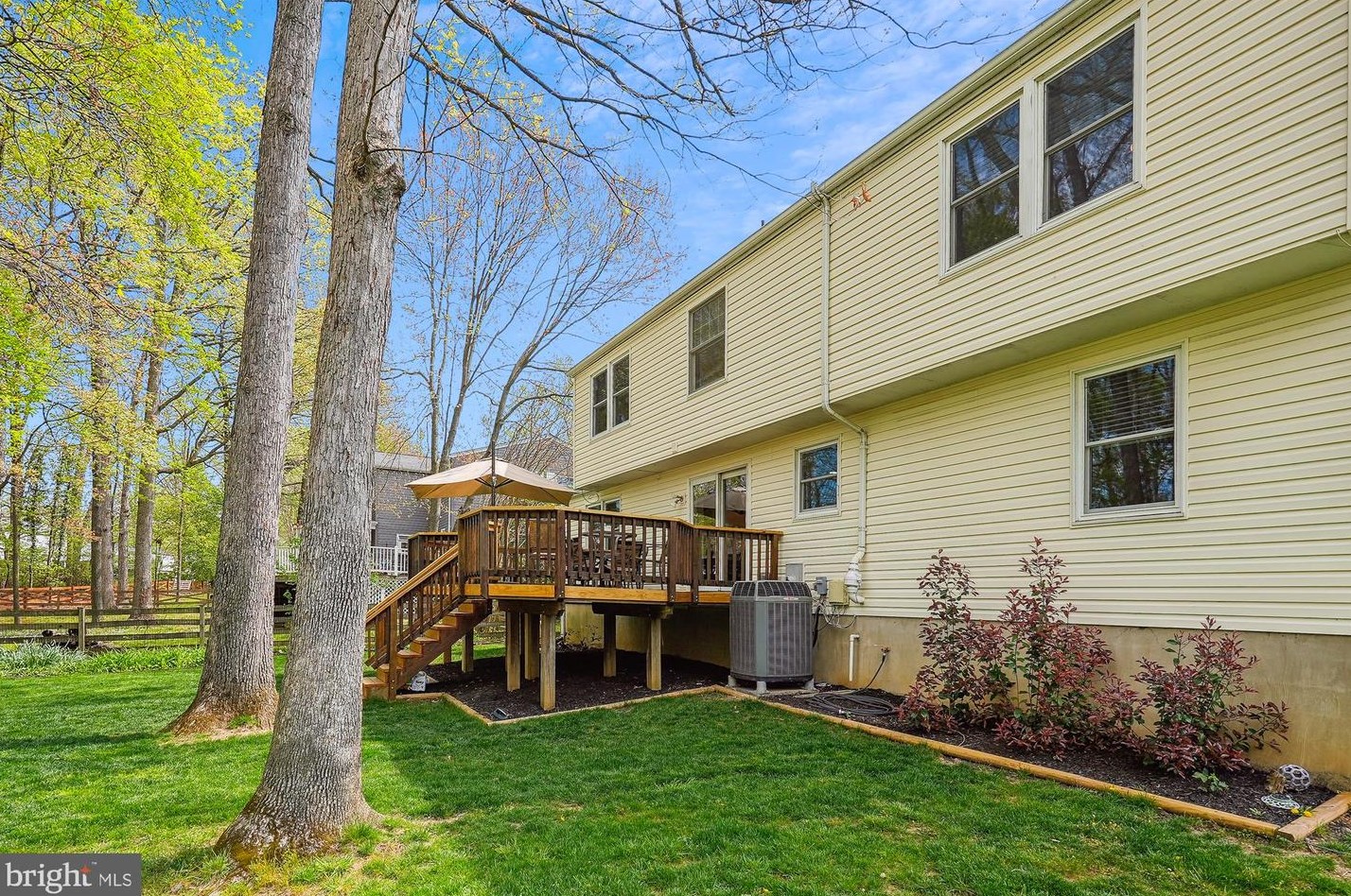 106 Almey Ct, Dulles VA  20164-2836 exterior