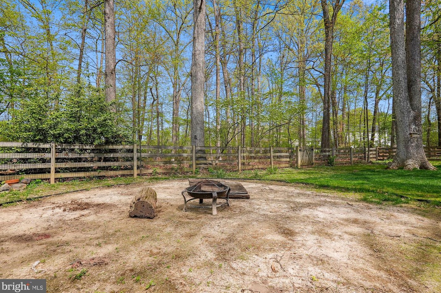 106 Almey Ct, Dulles VA  20164-2836 exterior