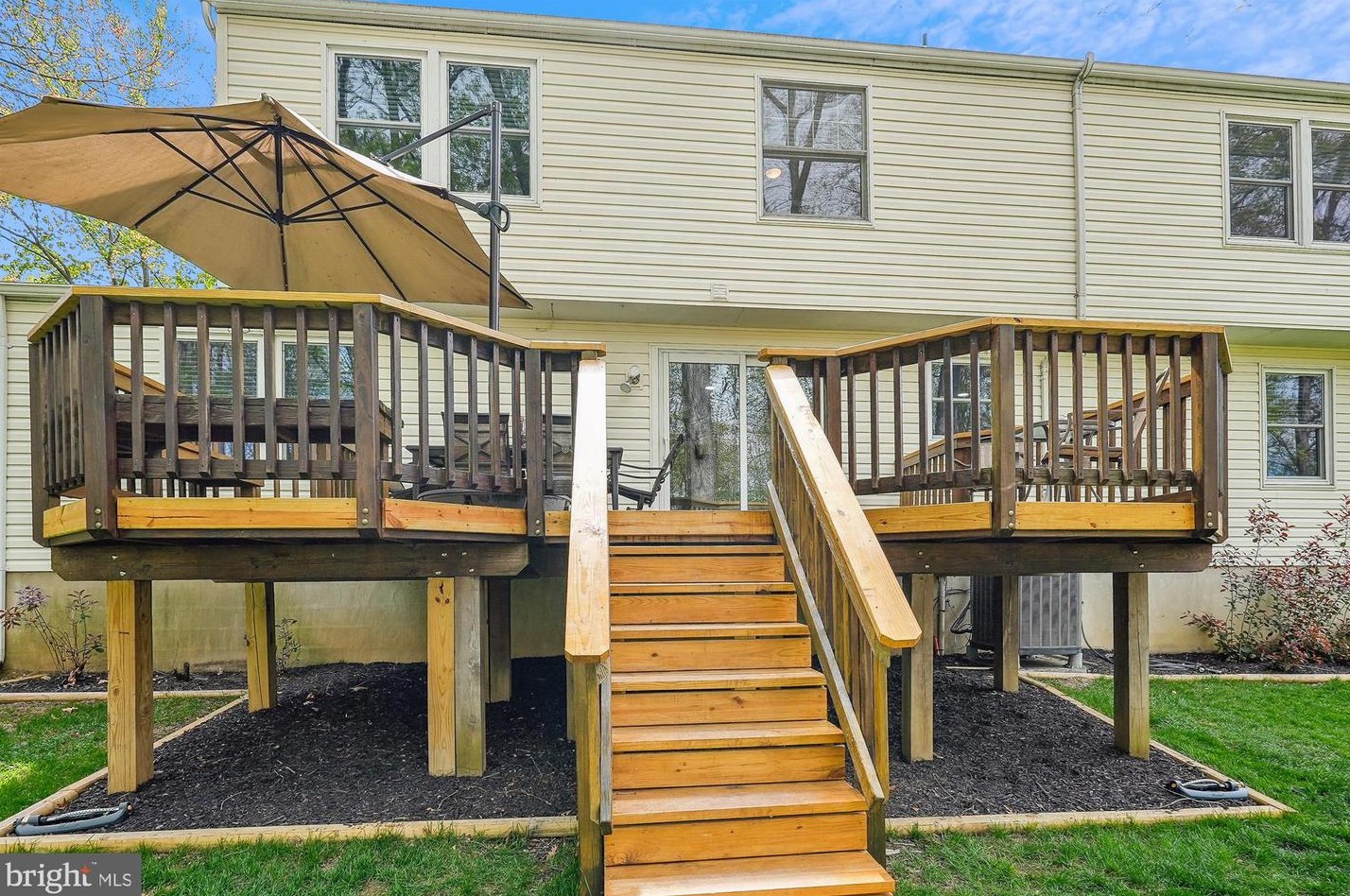 106 Almey Ct, Dulles VA  20164-2836 exterior