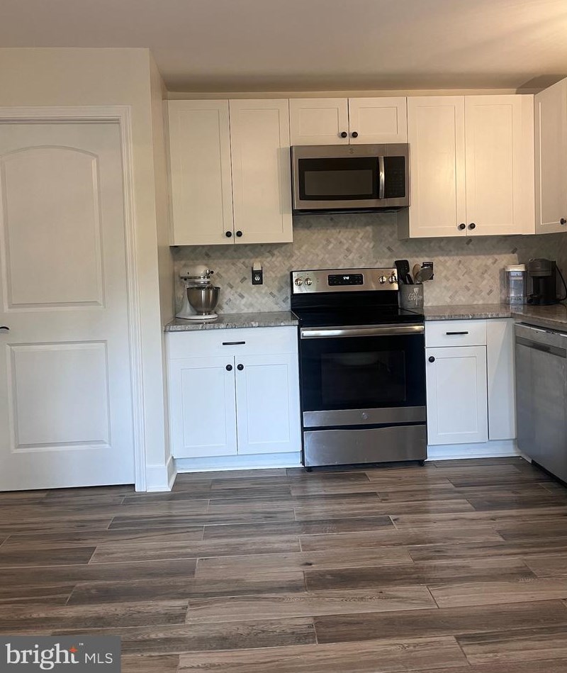 319 Cardinal Glen Cir, Dulles VA  20164-5512 exterior