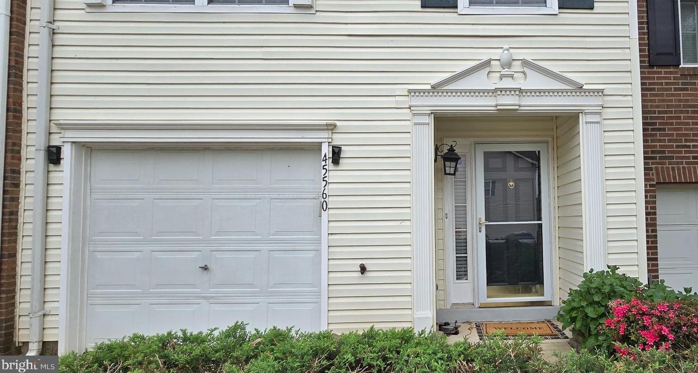 45560 Lakemont Sq, Dulles VA  20165-6531 exterior