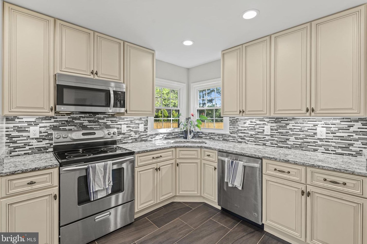 21034 Lowell Ct, Dulles VA  20164-2437 exterior