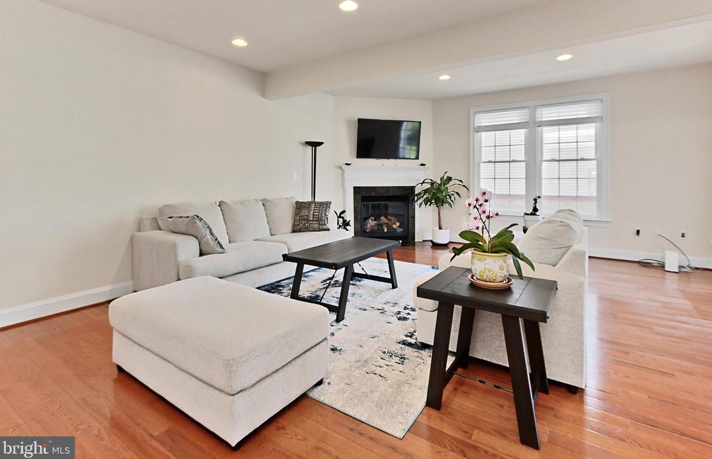 42525 Pine Forest Dr, Fairfax VA  20152-6095 exterior