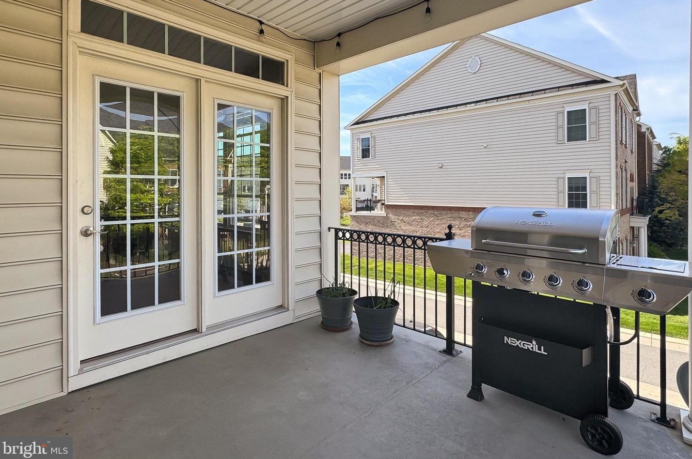 42525 Pine Forest Dr, Fairfax VA  20152-6095 exterior