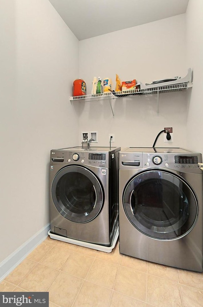 42525 Pine Forest Dr, Fairfax VA  20152-6095 exterior