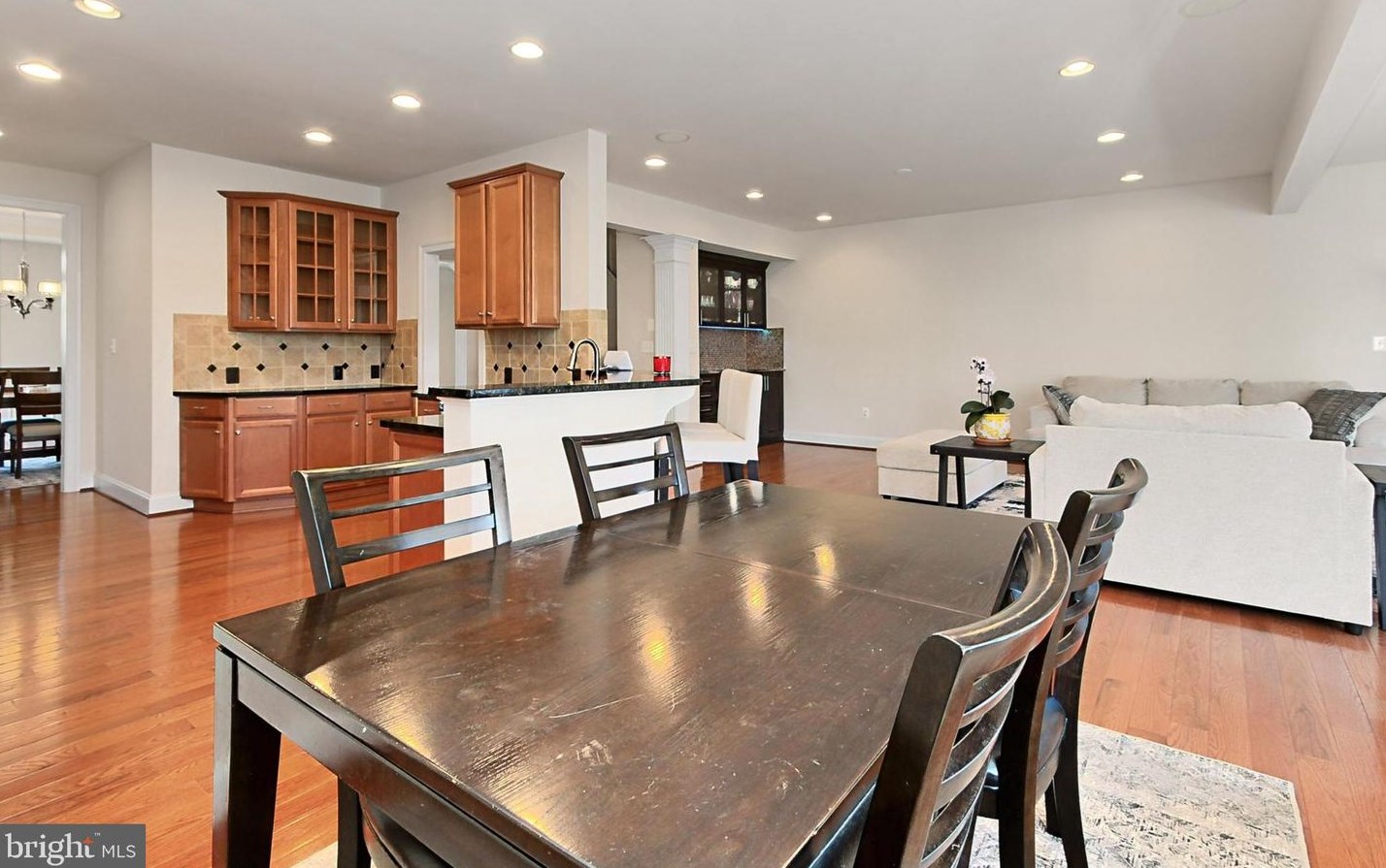 42525 Pine Forest Dr, Fairfax VA  20152-6095 exterior