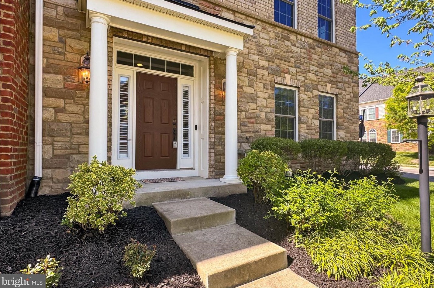 42525 Pine Forest Dr, Fairfax VA  20152-6095 exterior