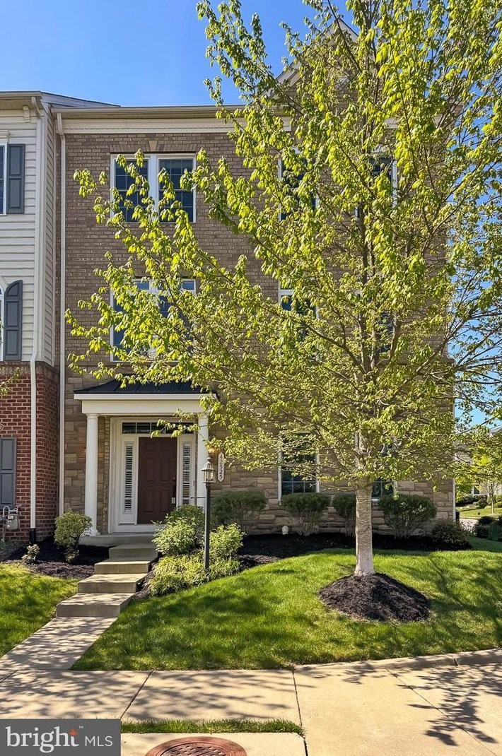 42525 Pine Forest Dr, Fairfax VA  20152-6095 exterior