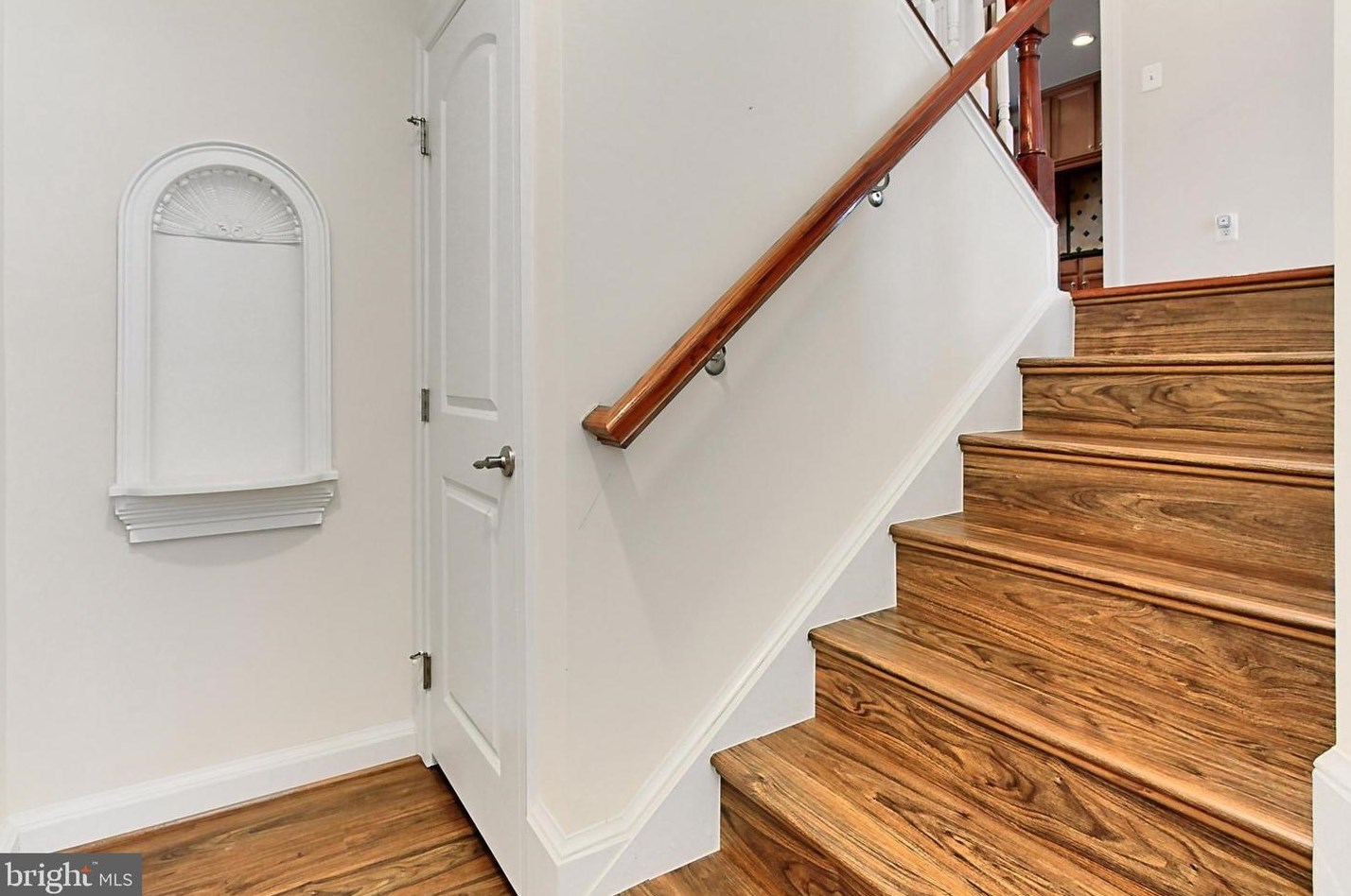 42525 Pine Forest Dr, Fairfax VA  20152-6095 exterior