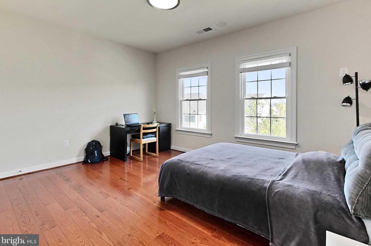 42525 Pine Forest Dr, Fairfax VA  20152-6095 exterior