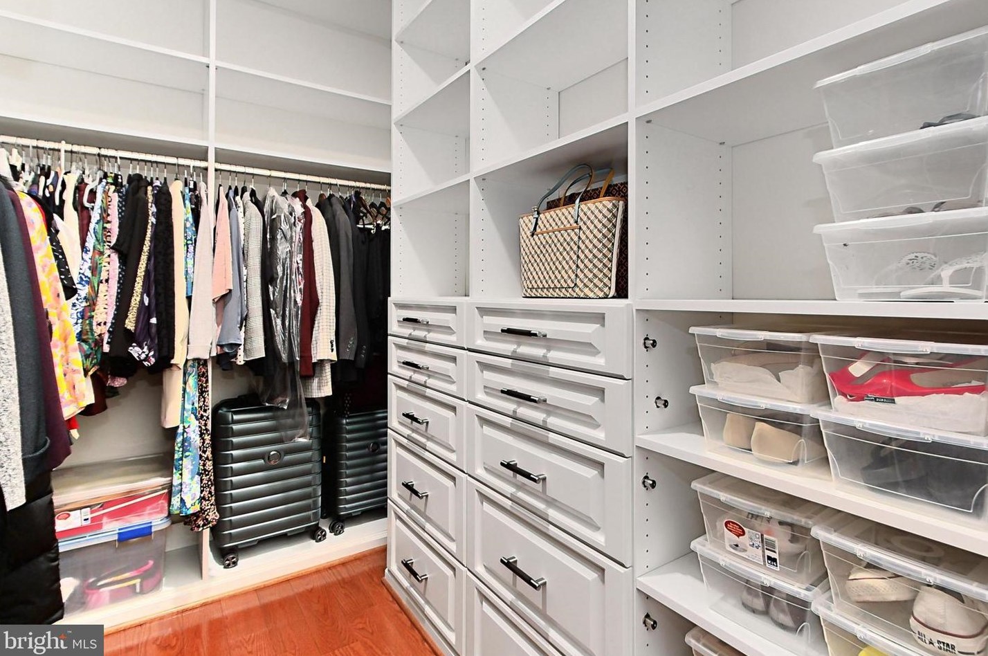 42525 Pine Forest Dr, Fairfax VA  20152-6095 exterior