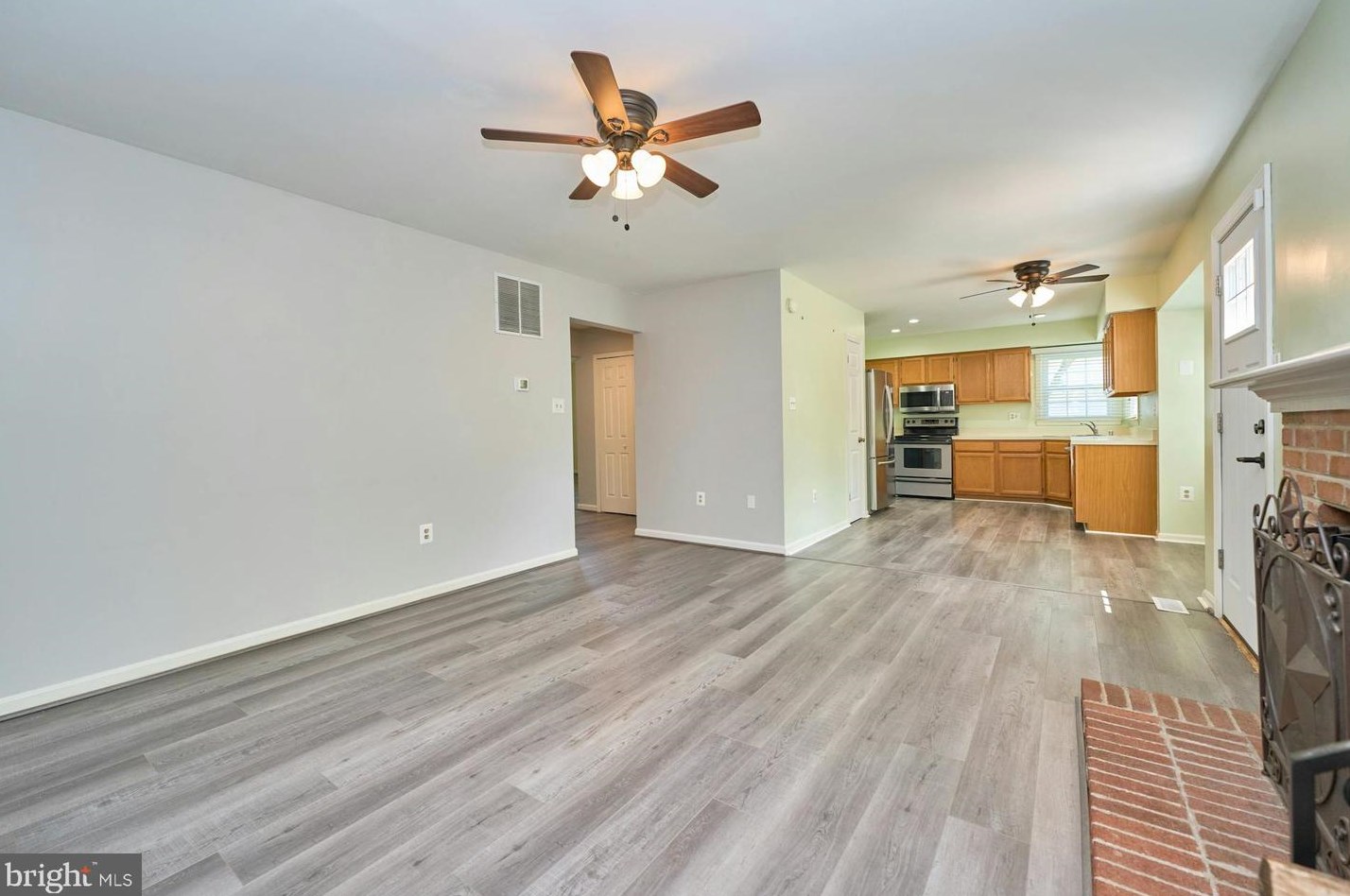 21050 Emerson Ct, Dulles VA  20164-2435 exterior