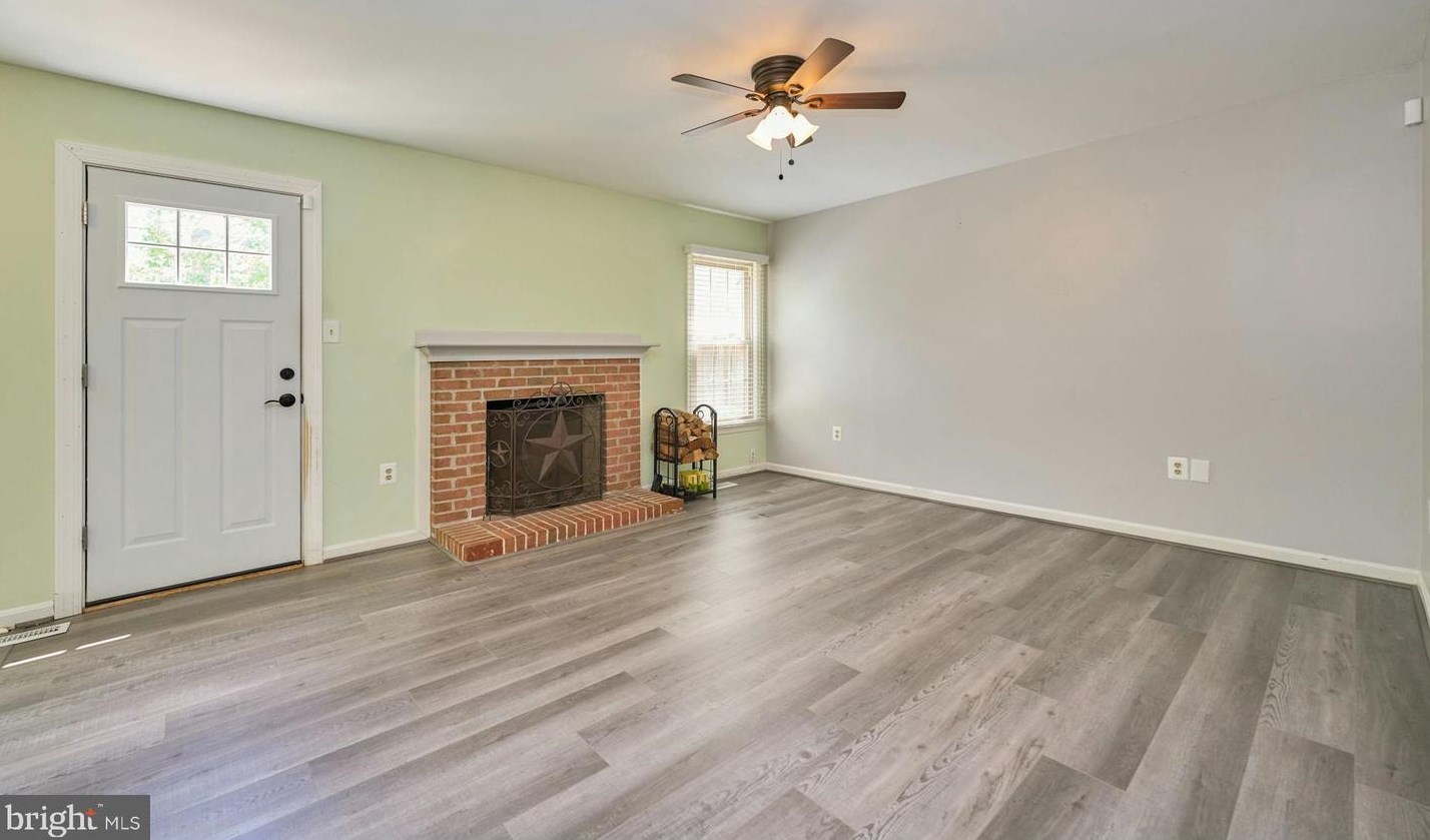21050 Emerson Ct, Dulles VA  20164-2435 exterior