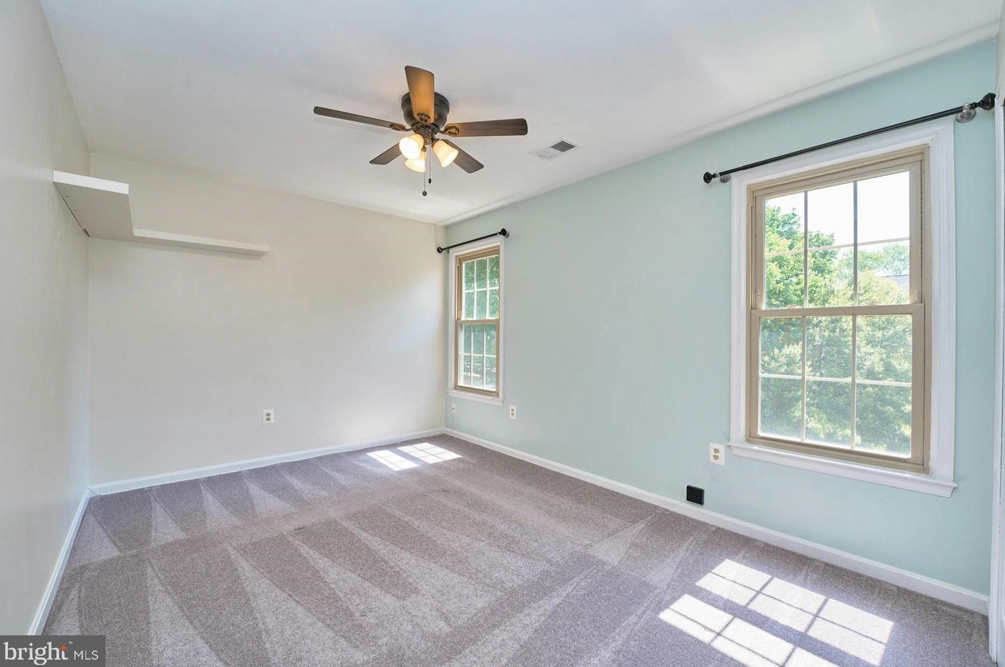 21050 Emerson Ct, Dulles VA  20164-2435 exterior