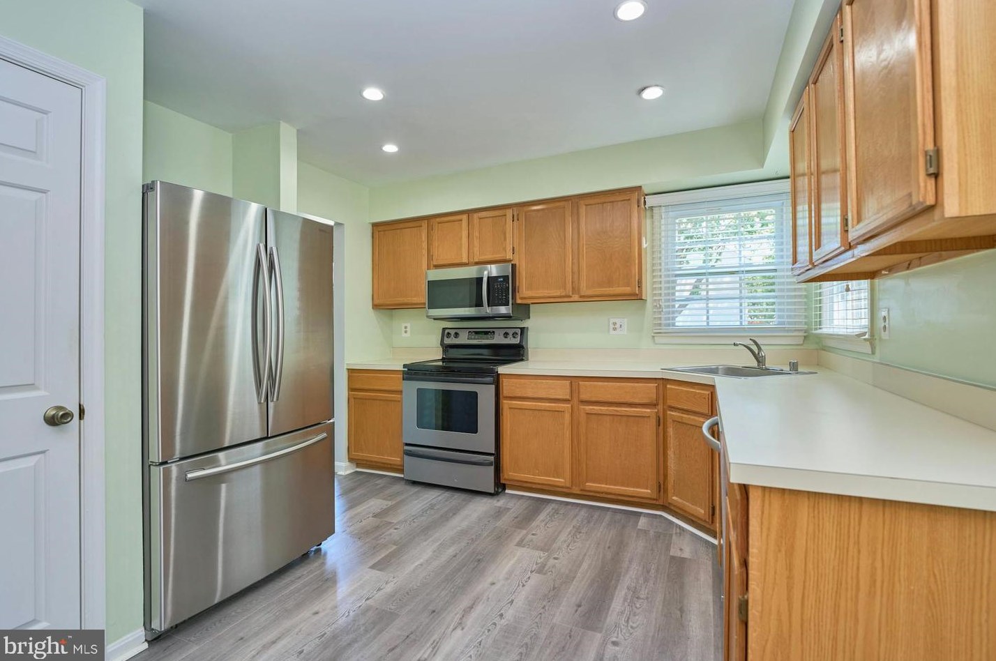 21050 Emerson Ct, Dulles VA  20164-2435 exterior