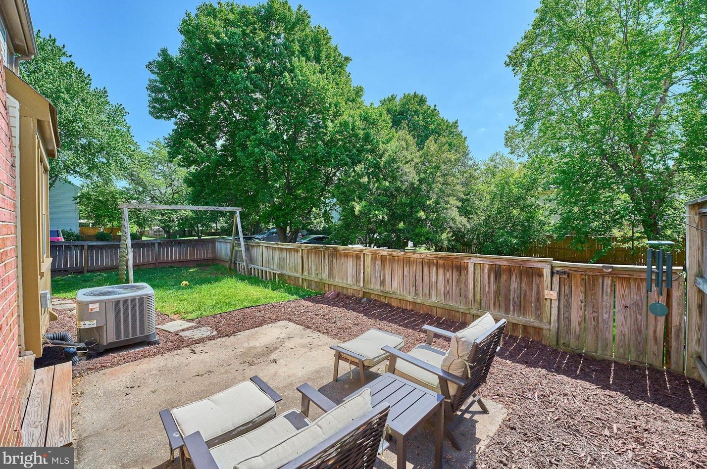 21050 Emerson Ct, Dulles VA  20164-2435 exterior