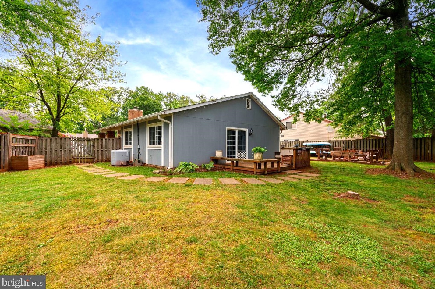 18 Thrush Rd, Dulles VA  20164-1614 exterior