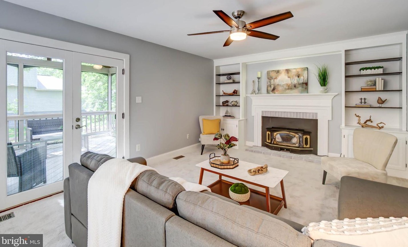 411 Tamarack Ln, Dulles VA  20164-2856 exterior