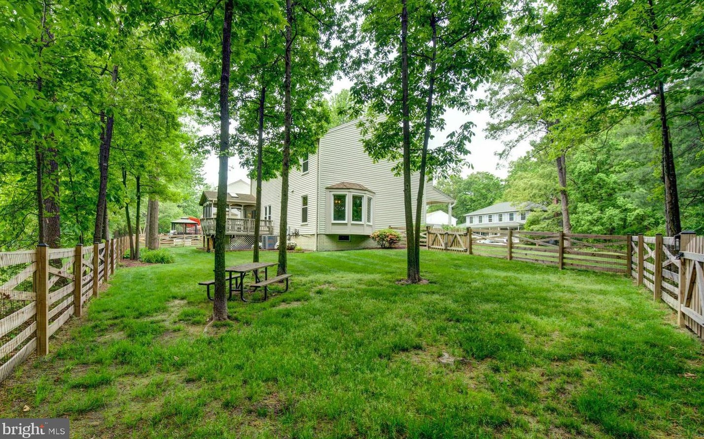 411 Tamarack Ln, Dulles VA  20164-2856 exterior